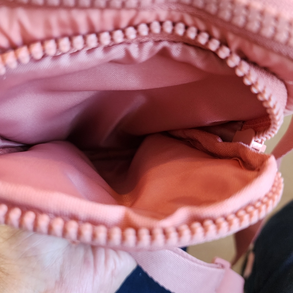 Reebok Pink Quilted Crossbody Bag, Like New Condition - Picture 8 of 9